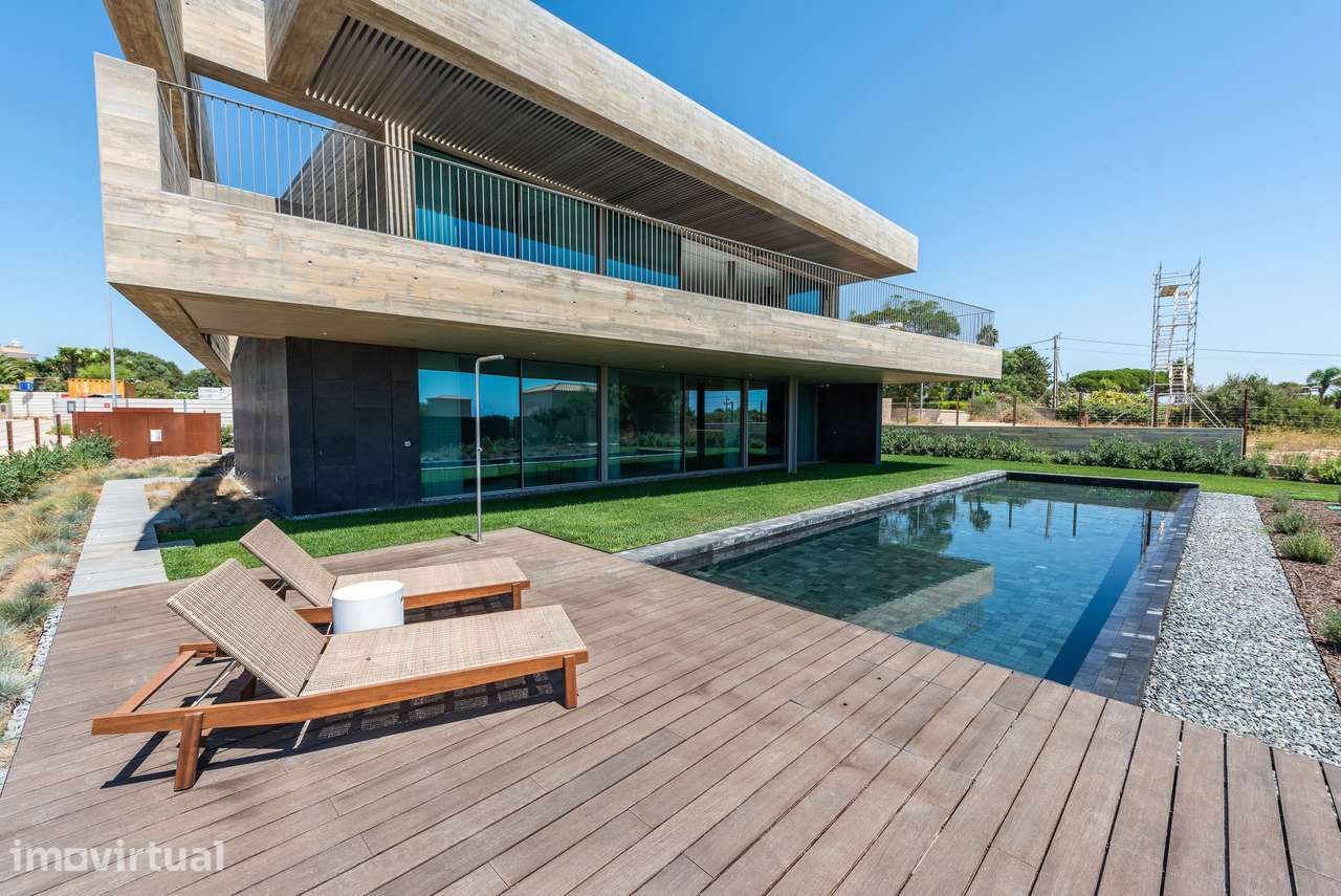 Moradia Contemporânea com Design de Autor no Monte Lemos, Praia da Luz - Grande imagem: 2/58