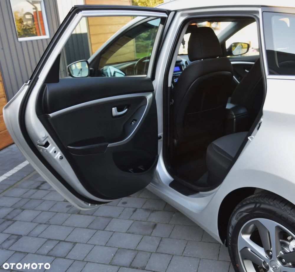 Hyundai i30 Kombi 1.6 CRDI Family - 32