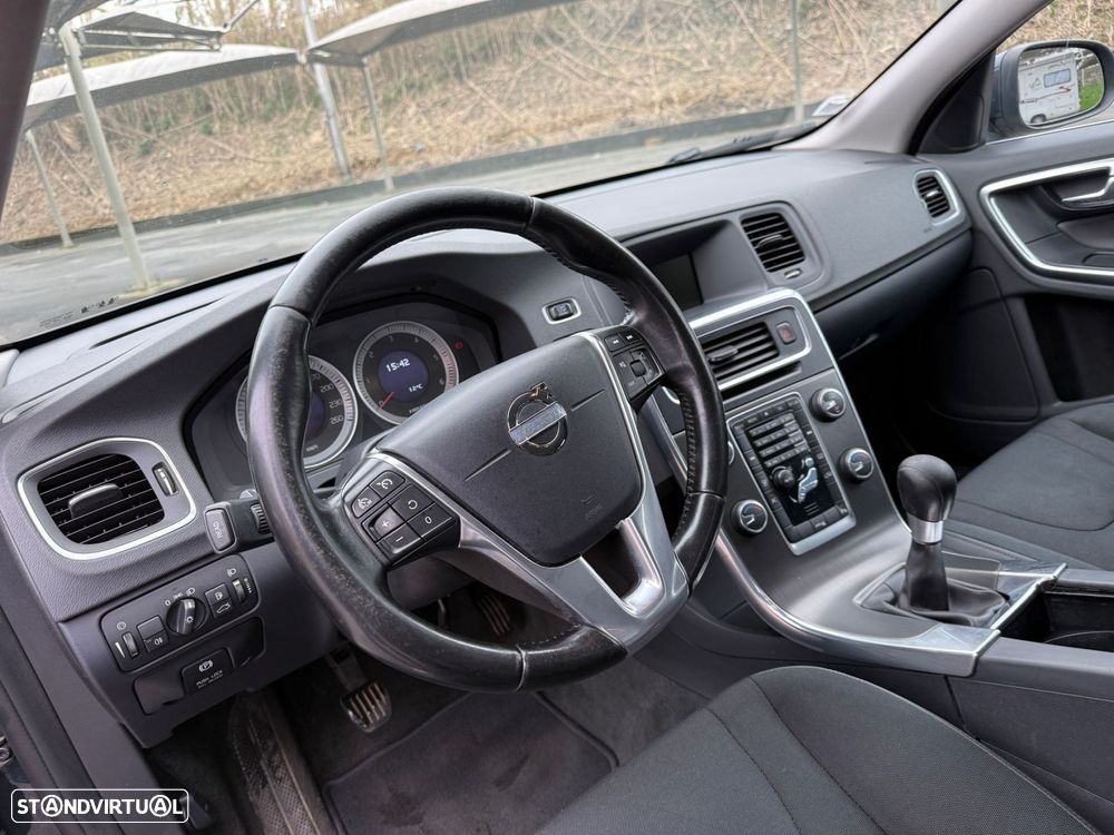 Volvo V60 1.6 D2 Drive Momentum Start/Stop - 8