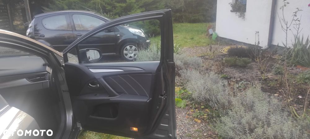 Toyota Avensis 2.0 D-4D Premium - 12