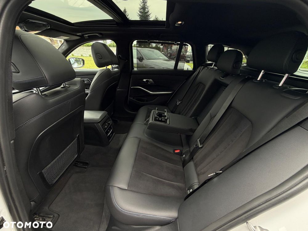 BMW Seria 3 320d xDrive M Sport Shadow sport - 24