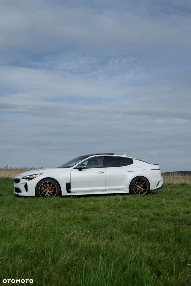 Kia Stinger - 9