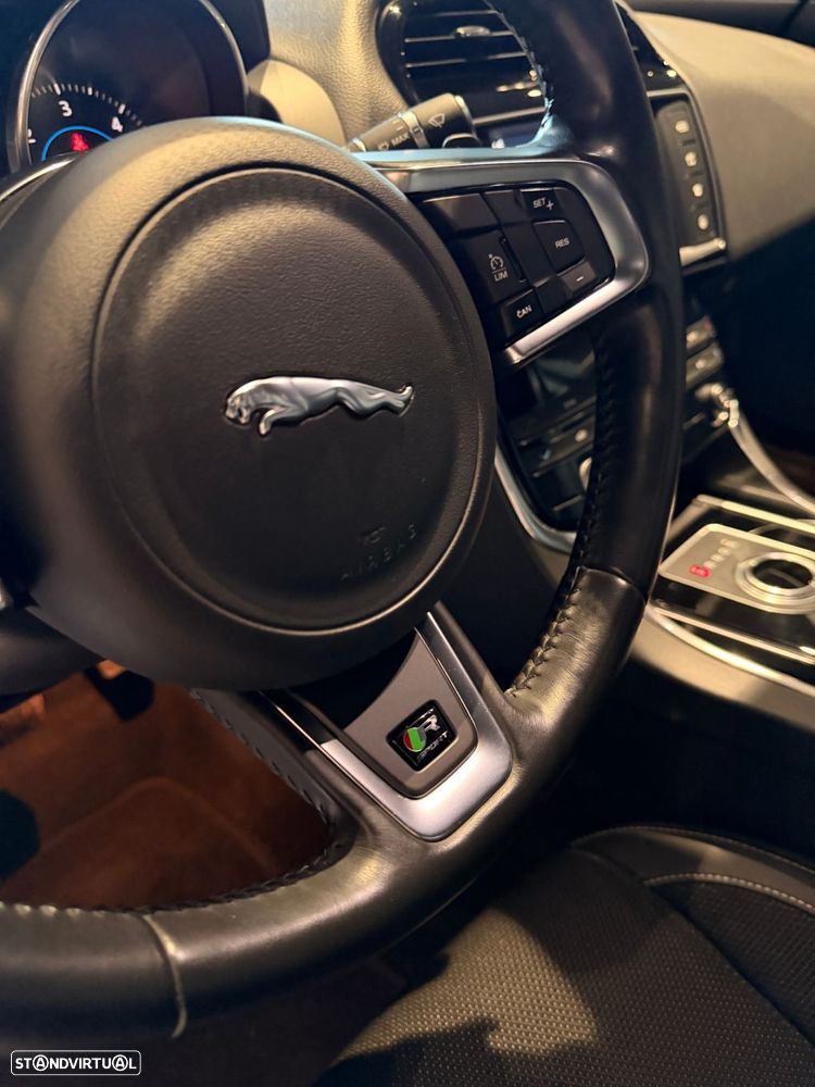 Jaguar XE 2.0 D R-Sport Aut. - 23