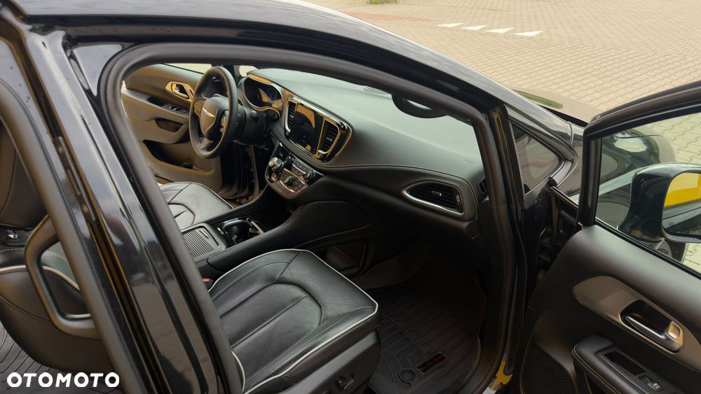 Chrysler Pacifica - 10