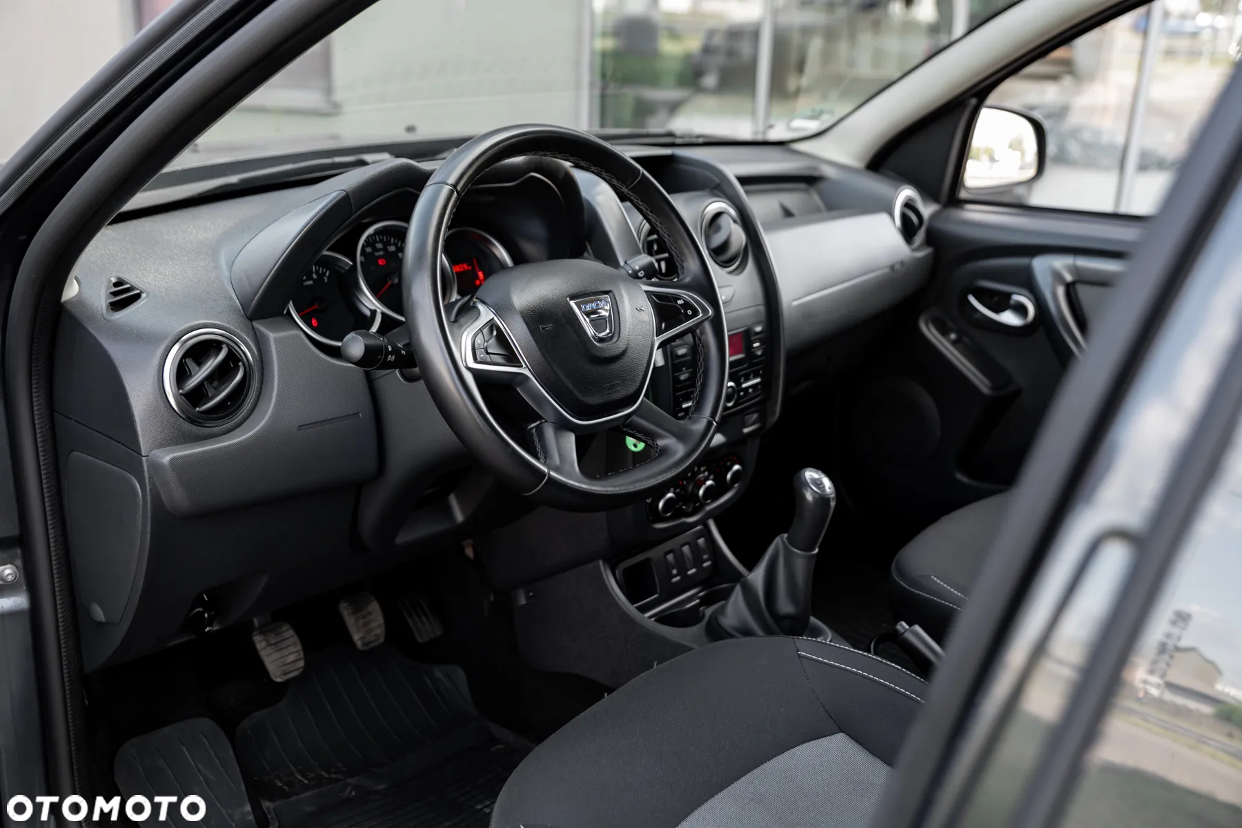 Dacia Duster 1.6 SCe Laureate S&S - 16