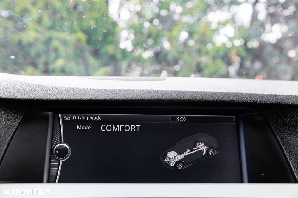 BMW Seria 5 525d xDrive Aut. - 34