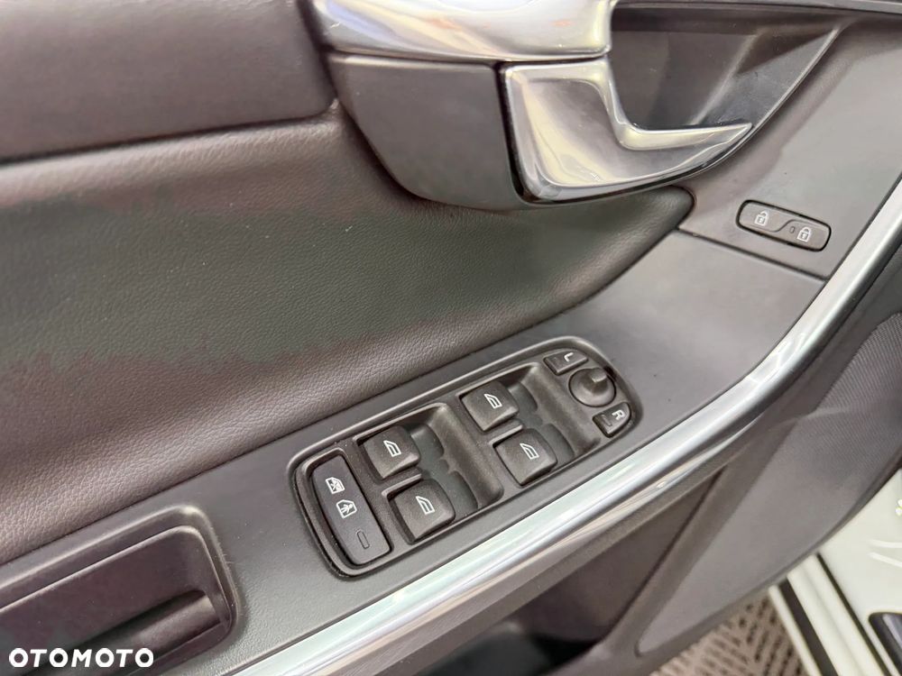 Volvo V60 T3 Drive-E Momentum - 6
