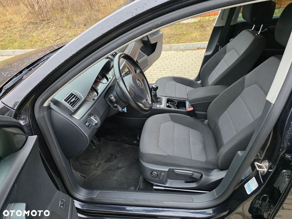 Volkswagen Passat 2.0 TDI Comfortline - 23