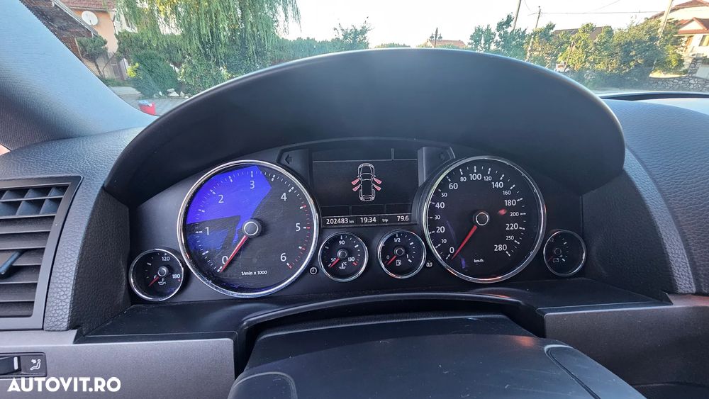 Volkswagen Touareg 3.0 V6 TDI DPF Mountain - 11