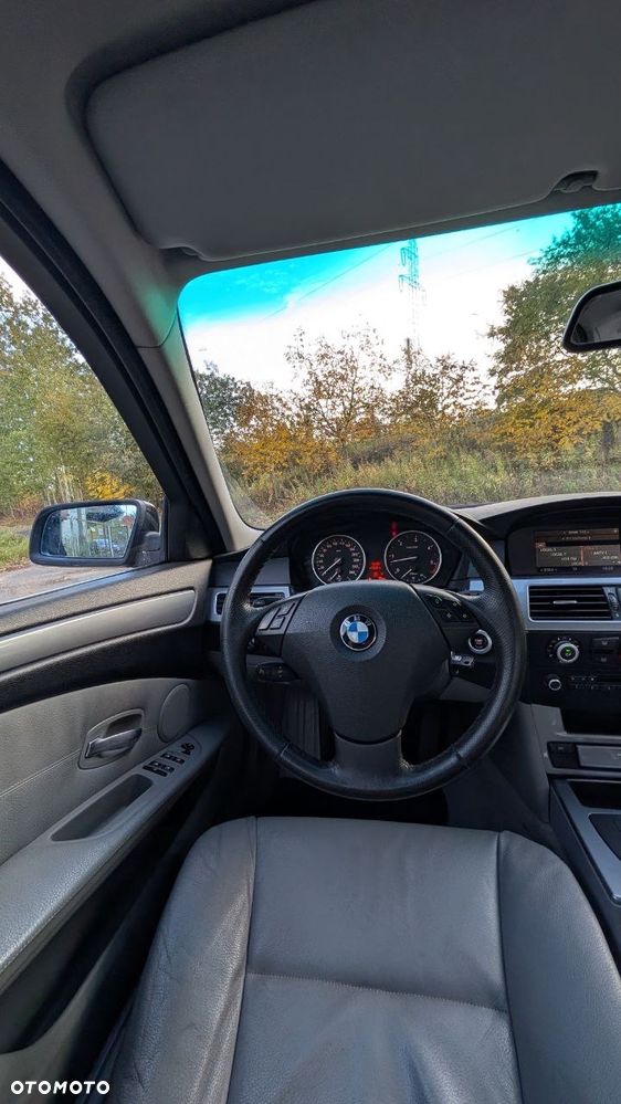 BMW Seria 5 525d - 11