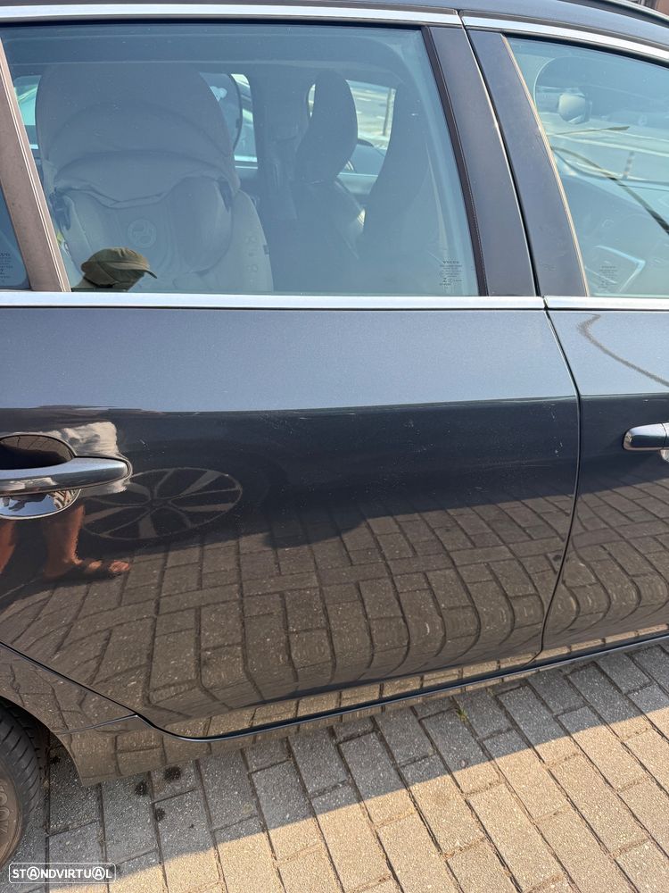 Volvo V60 2.0 D2 R-Design - 11