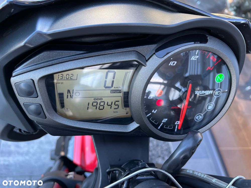 Triumph Street Triple - 8