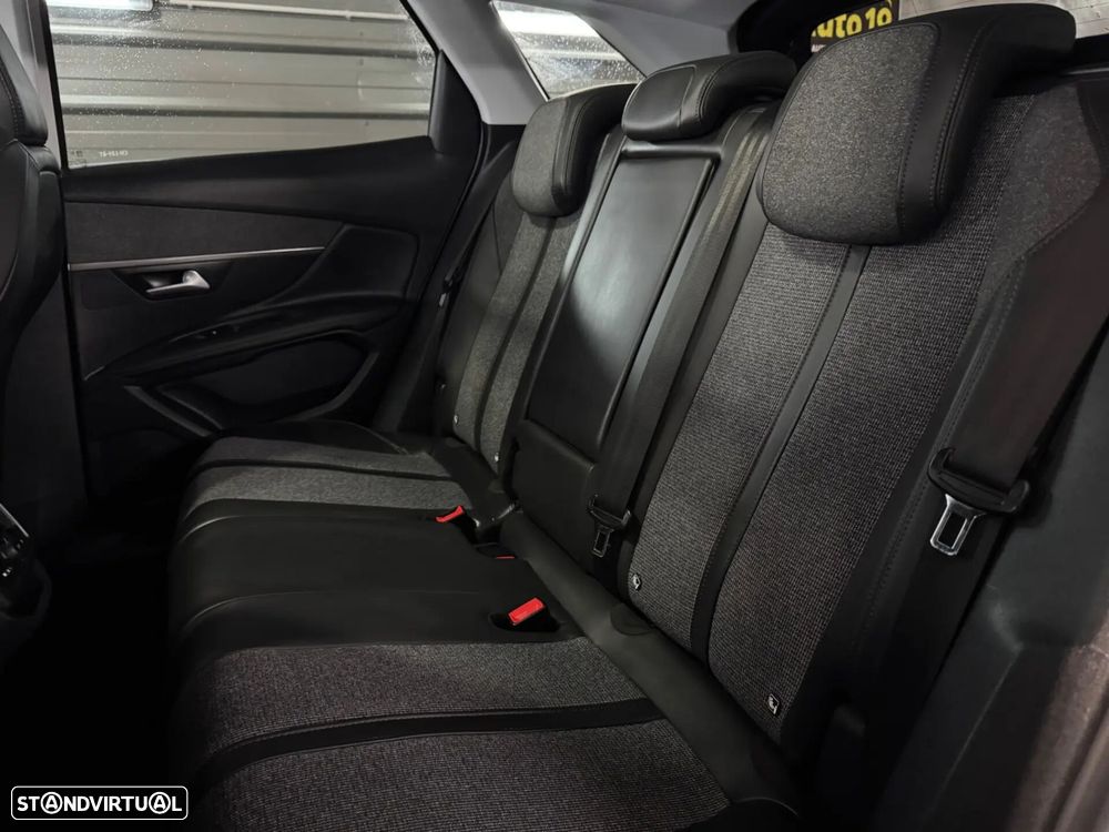 Peugeot 3008 1.2 PureTech Allure Pack - 27