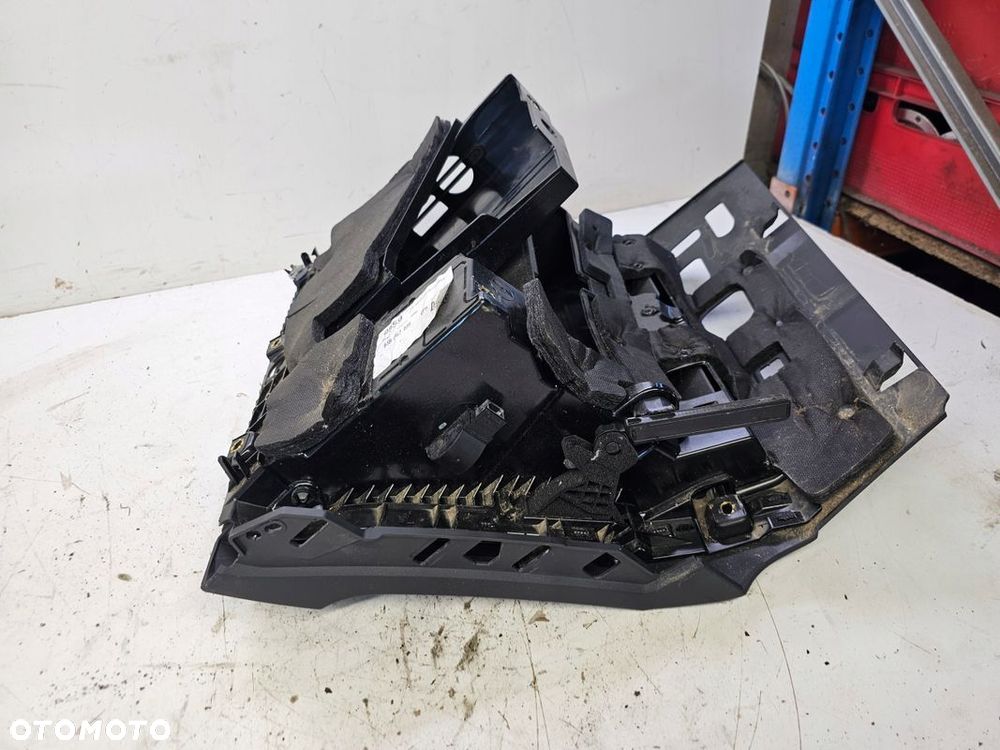 SCHOWEK PASAŻERA AUDI Q3 F3 83A 83B857035 - 6