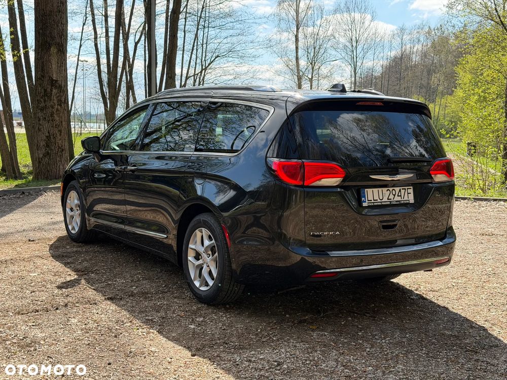 Chrysler Pacifica - 6