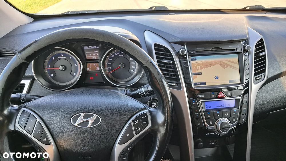 Hyundai i30 1.6 CRDI Fifa World Cup Edition - 13