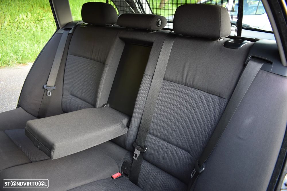 BMW 318 d Navigation Sport - 32