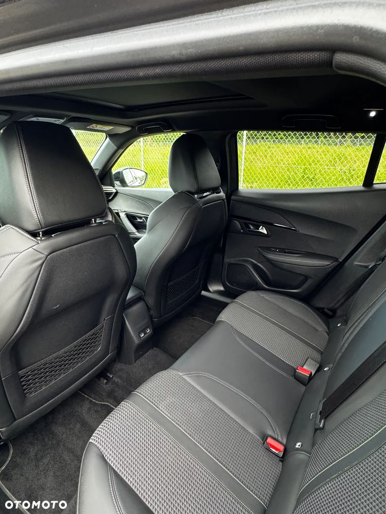 Peugeot 2008 1.2 PureTech GT S&S EAT8 - 17
