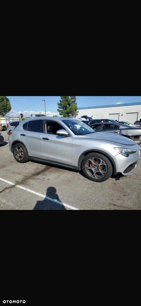 Alfa Romeo Stelvio - 16