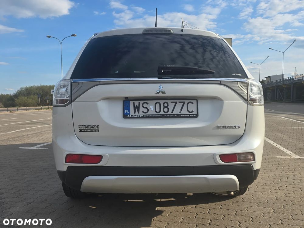 Mitsubishi Outlander 2.0 Instyle Navi 4WD CVT - 4