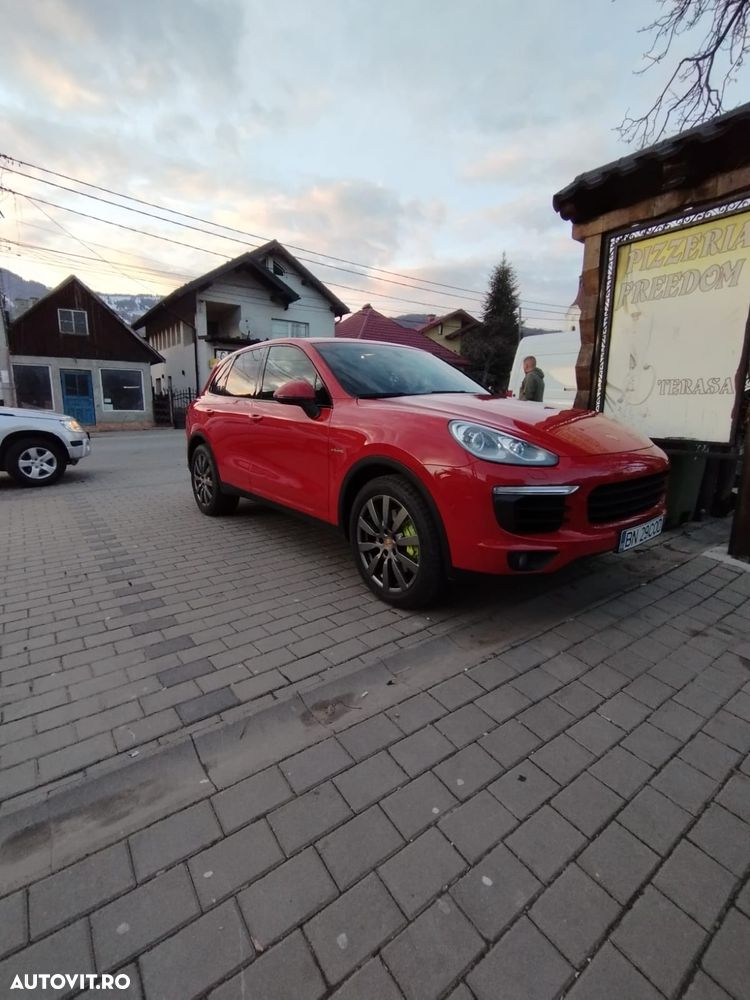 Porsche Cayenne - 1