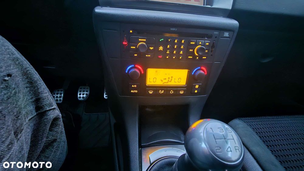 Citroën C4 1.6 16V VTR Pack - 6