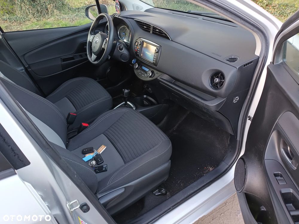 Toyota Yaris Hybrid 100 Active - 18