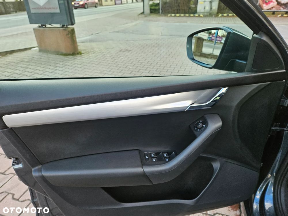 Skoda Octavia 1.6 TDI DSG Ambition - 24