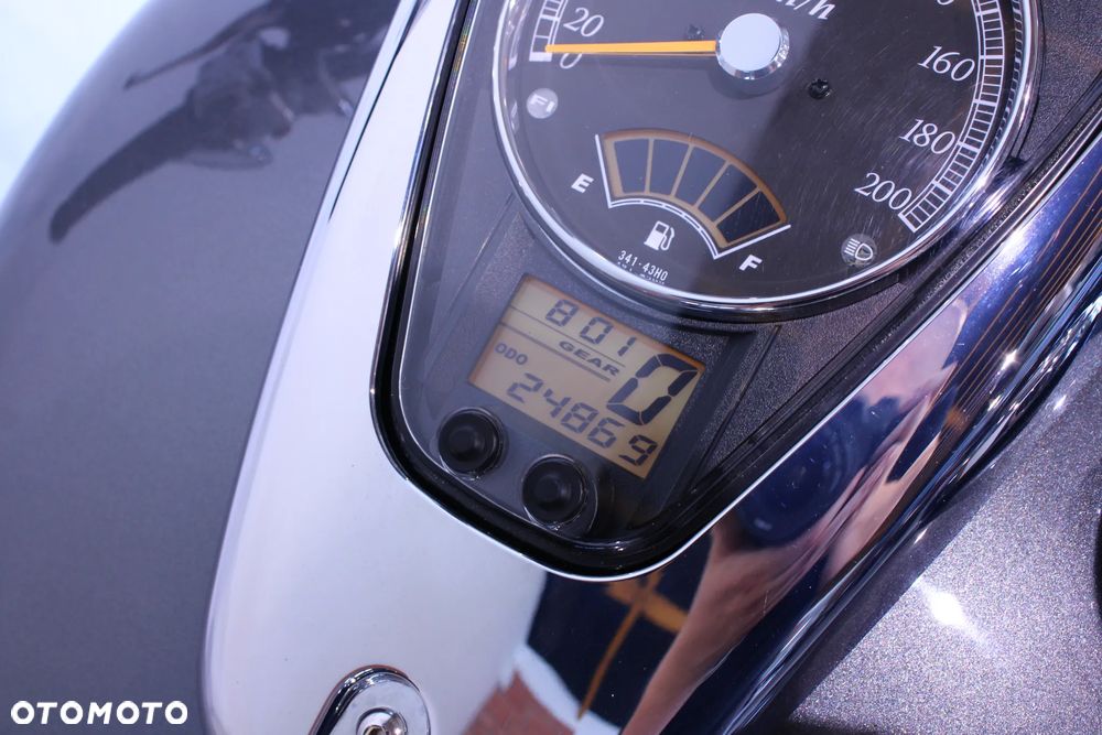 Suzuki Intruder - 8
