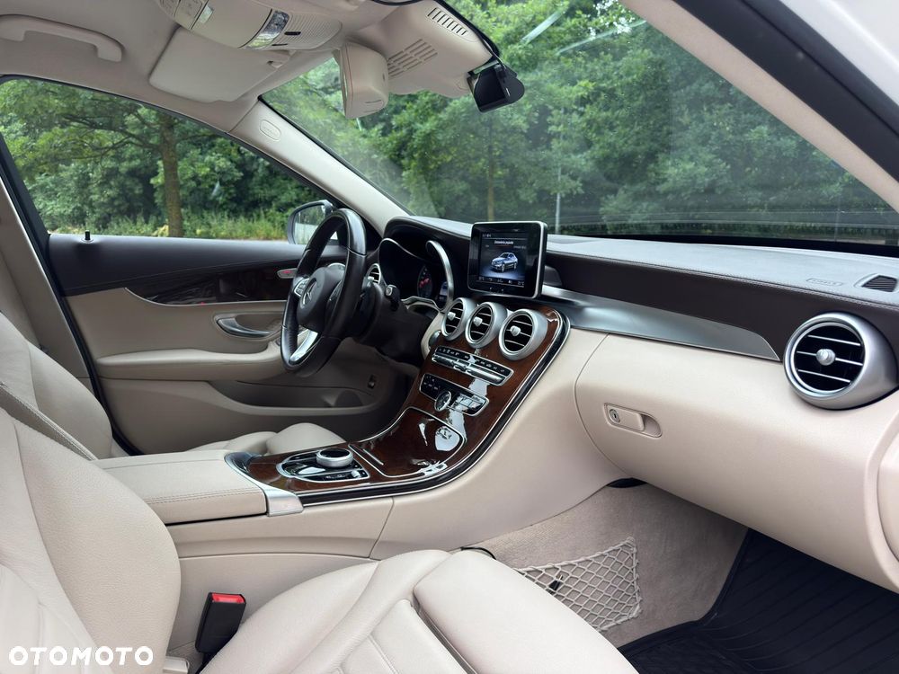 Mercedes-Benz Klasa C 200 4-Matic 7G-TRONIC - 16