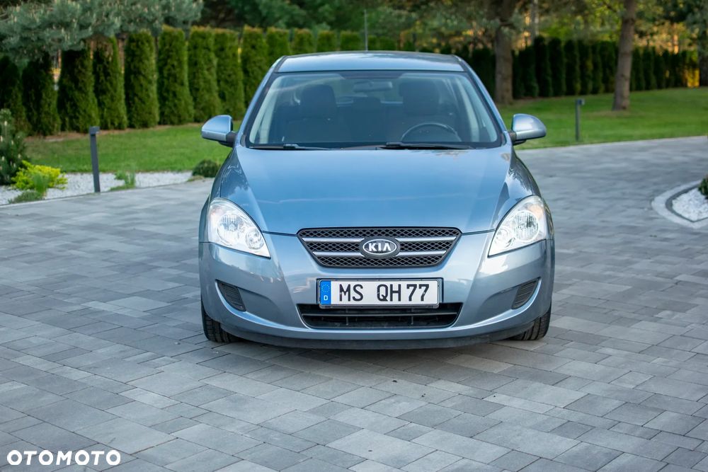 Kia Ceed - 10