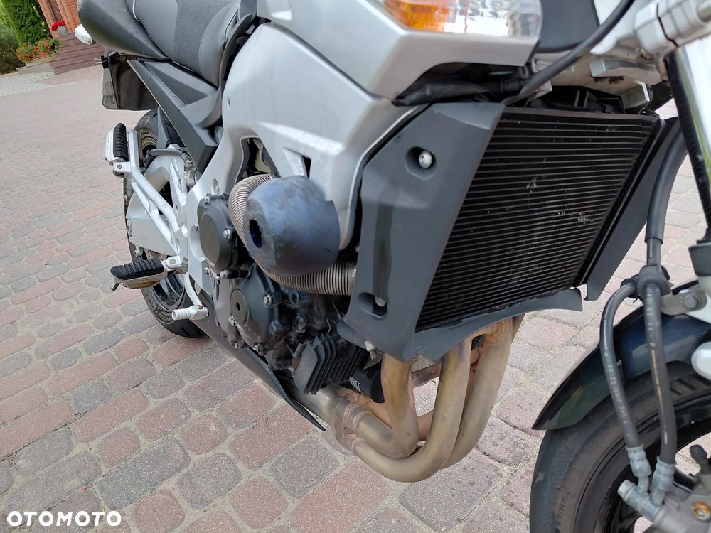 Suzuki GSR - 11