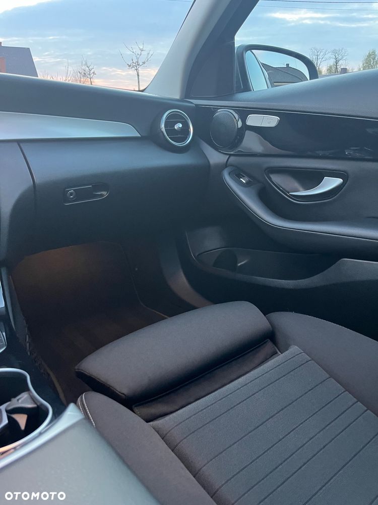 Mercedes-Benz Klasa C 180 d Exclusive - 24
