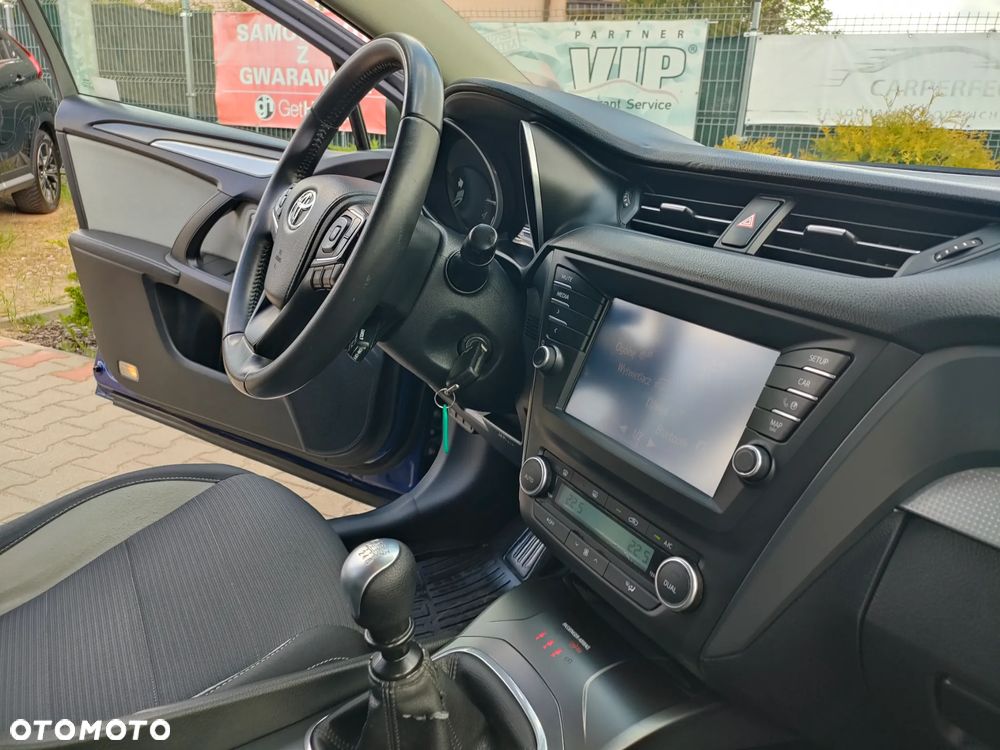 Toyota Avensis 1.8 Premium - 21