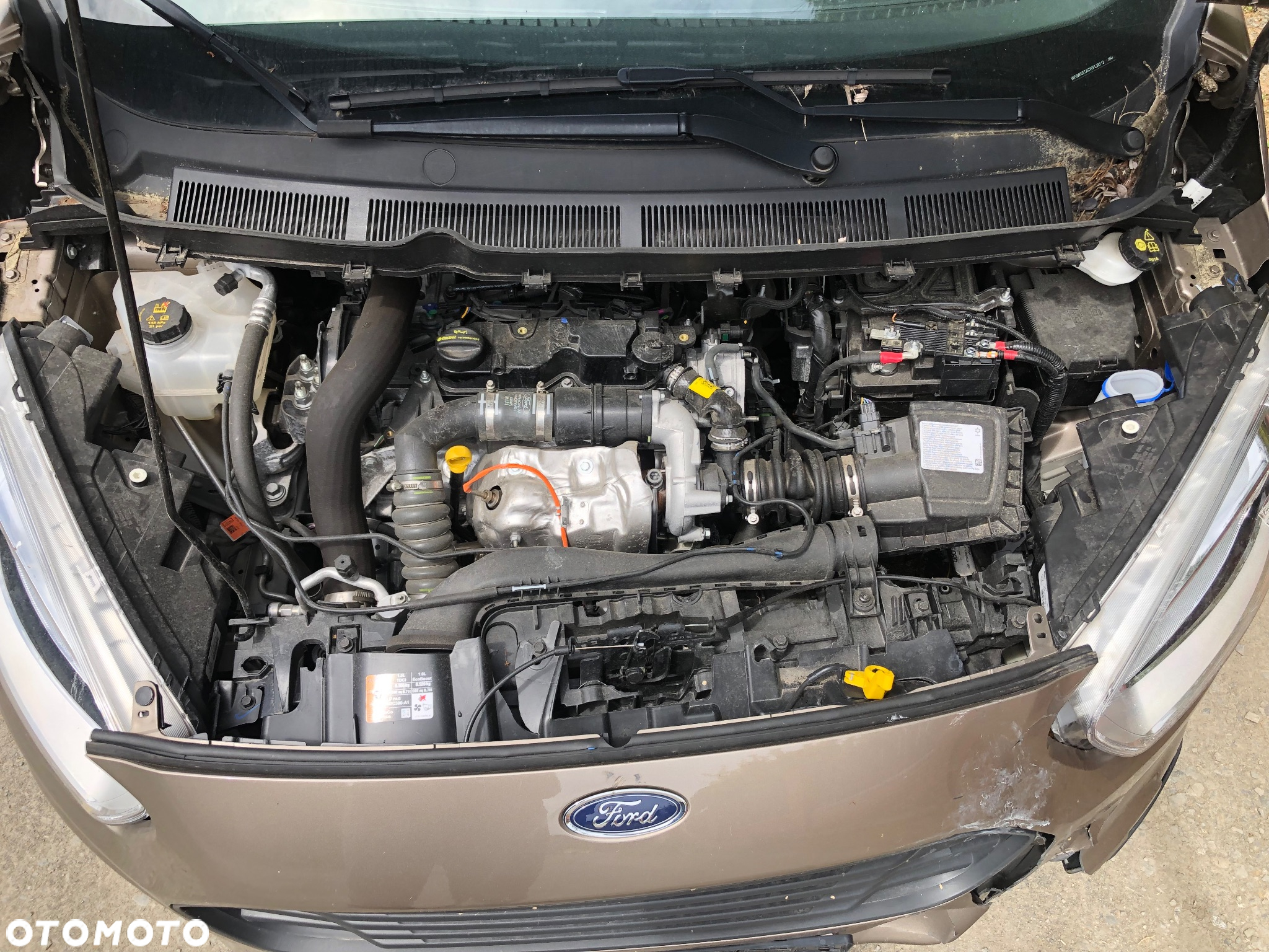 Ford Transit Courier - 14