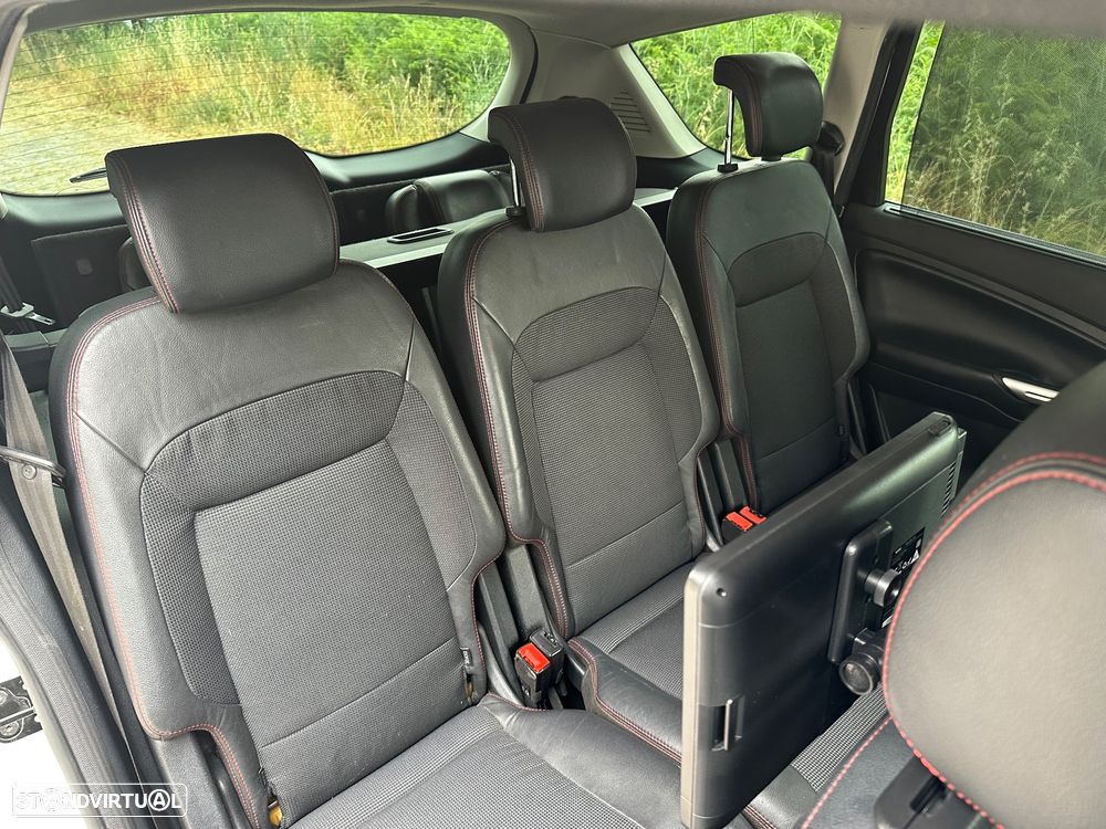 Ford S-Max 2.2 TDCi Titanium 7L - 36