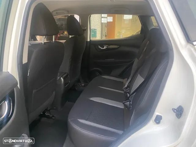 Nissan Qashqai 1.3 DIG-T N-Connecta J18 - 25
