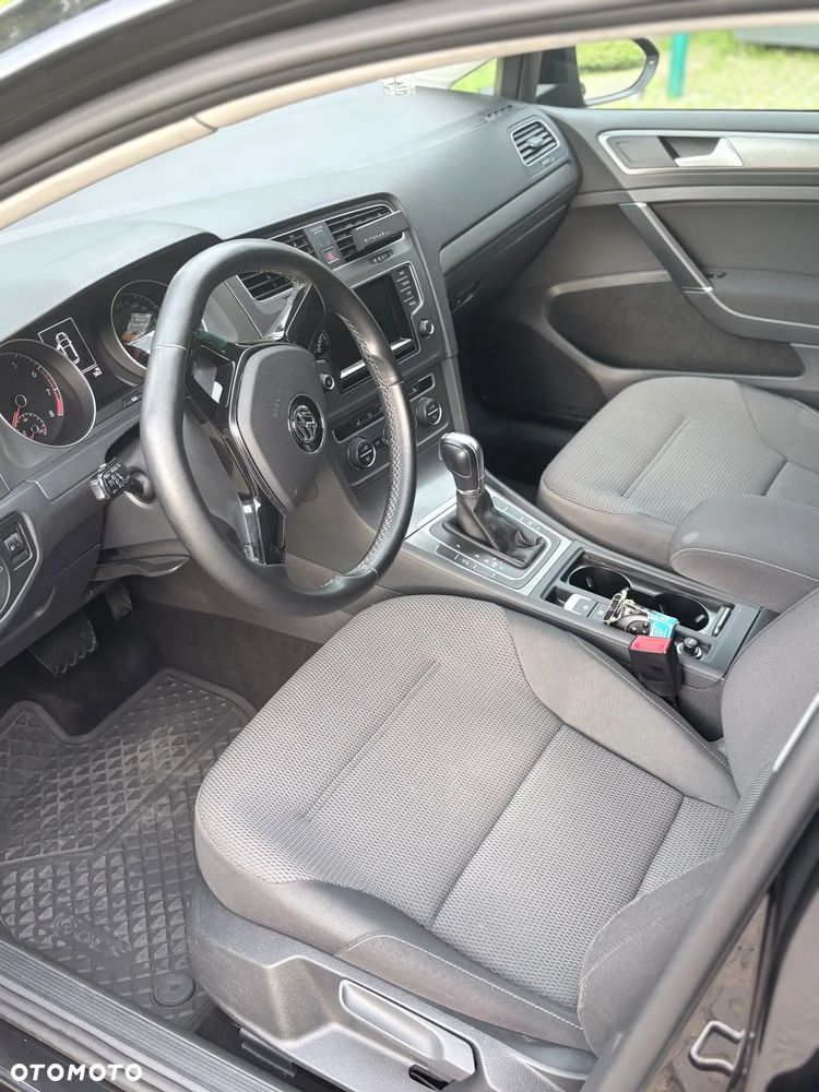 Volkswagen Golf - 8