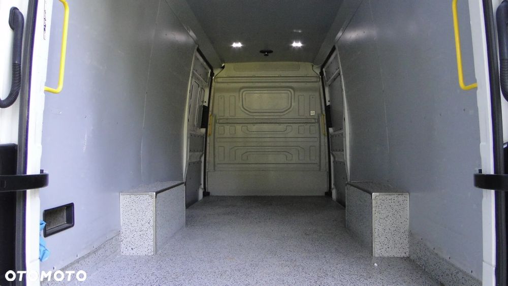 Volkswagen Crafter - 12
