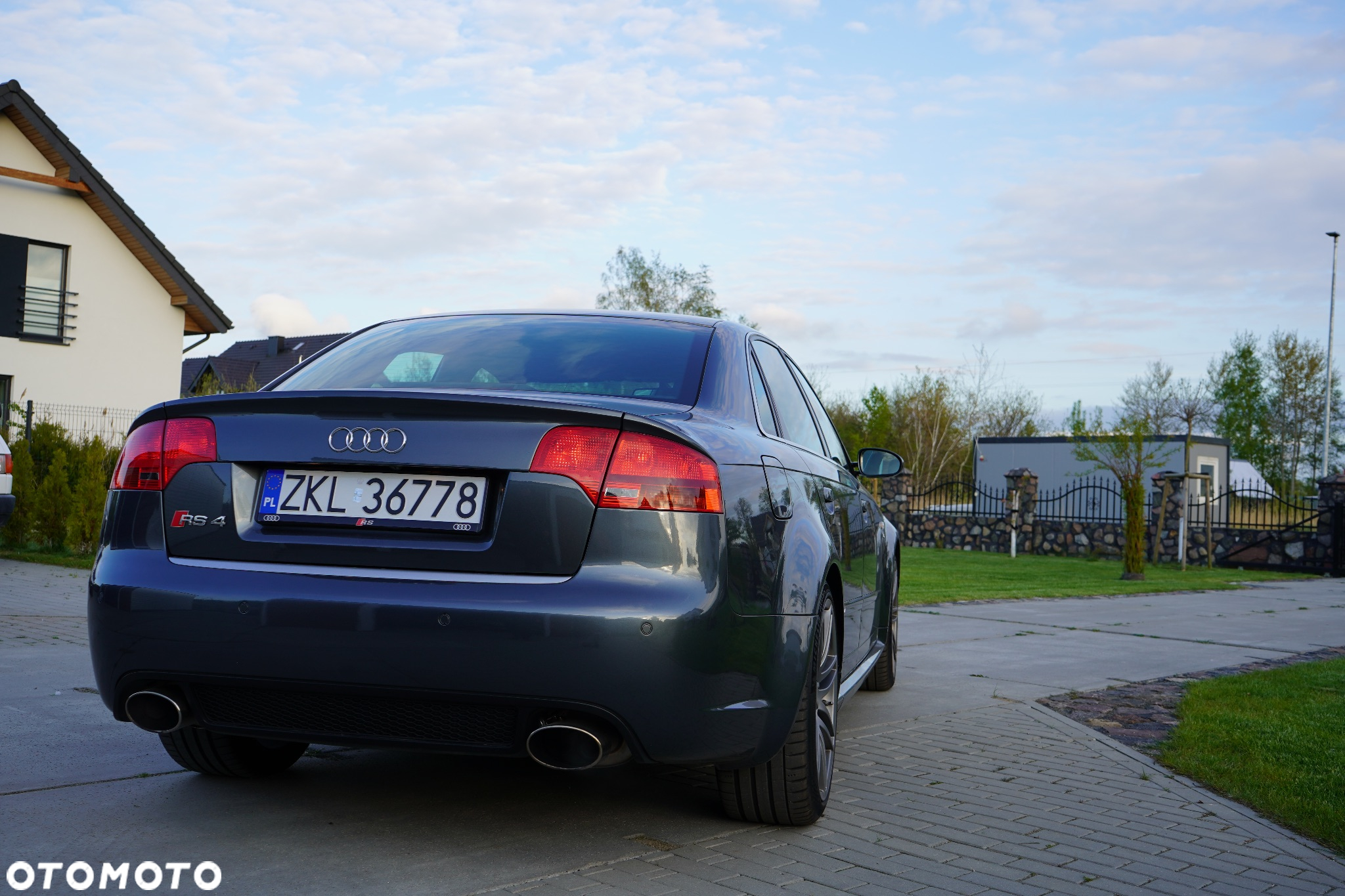 Audi RS4 Standard - 6