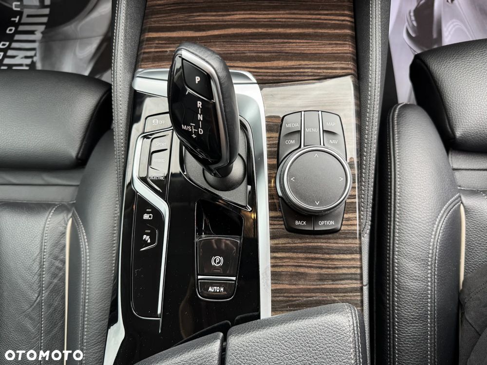BMW Seria 5 530e Luxury Line - 22