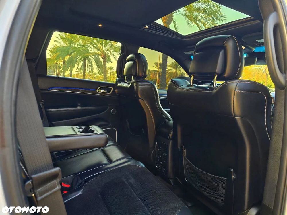 Jeep Grand Cherokee SRT8 - 15