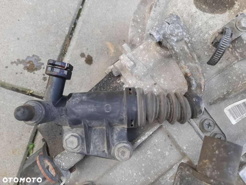 WYSPRZĘGLIK 23820-68L00 POMPKA SPRZĘGŁA SUZUKI SWIFT MK7 1.2 ZP0 10- - 1