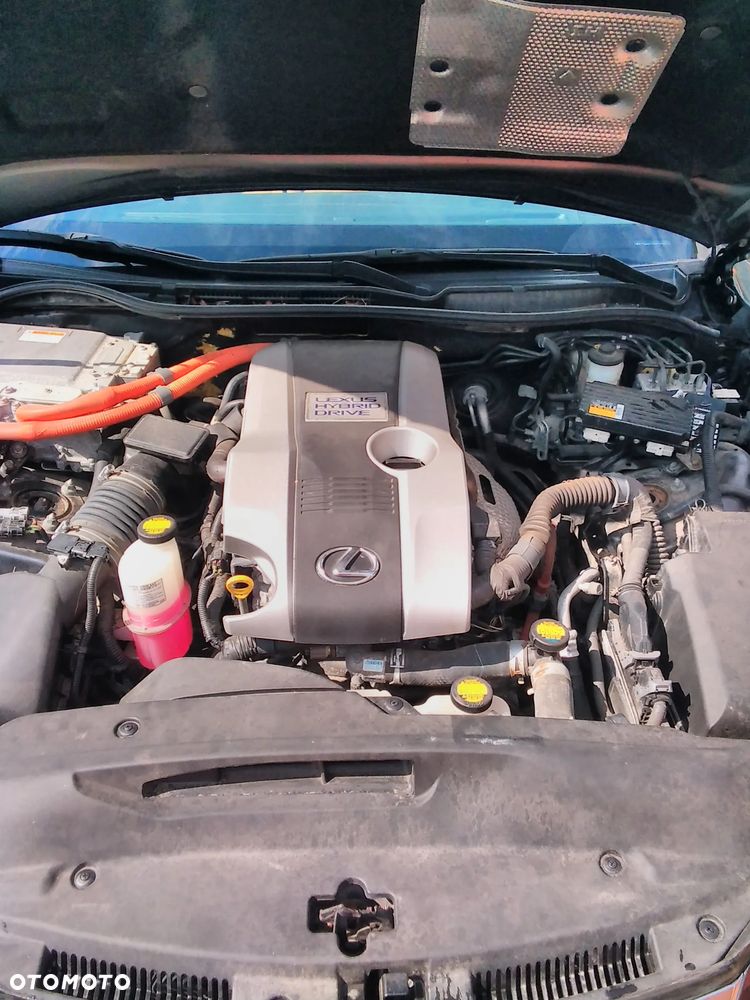Lexus IS 300h Prestige - 11