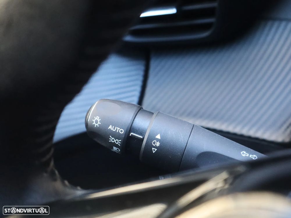 Peugeot e-208 Allure - 15