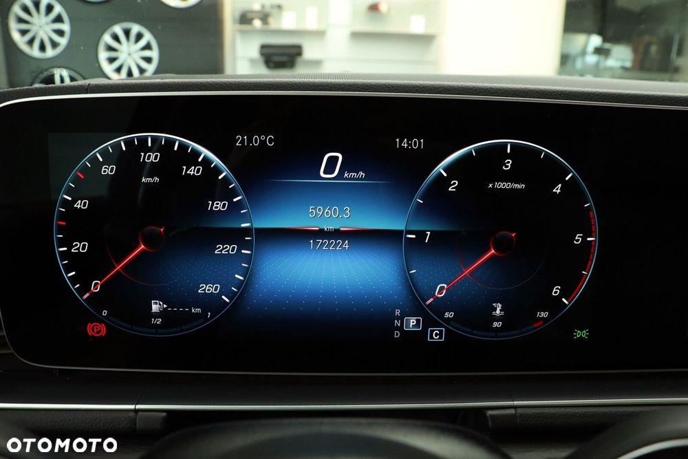 Mercedes-Benz GLS - 32