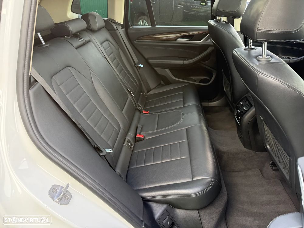 BMW X3 20 d xDrive Line Luxury - 32