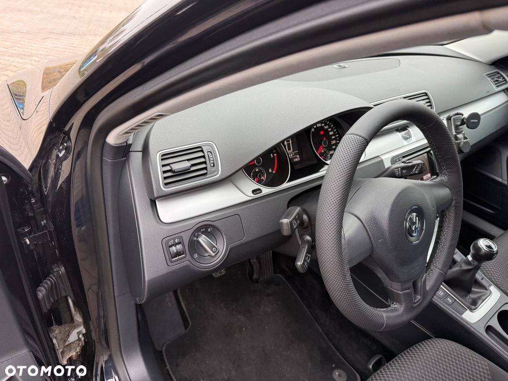 Volkswagen Passat 2.0 Blue TDI SCR Comfortline - 21