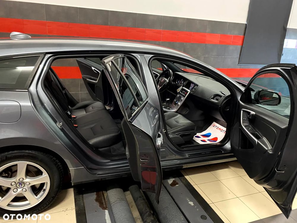 Volvo V60 D2 Summum - 21