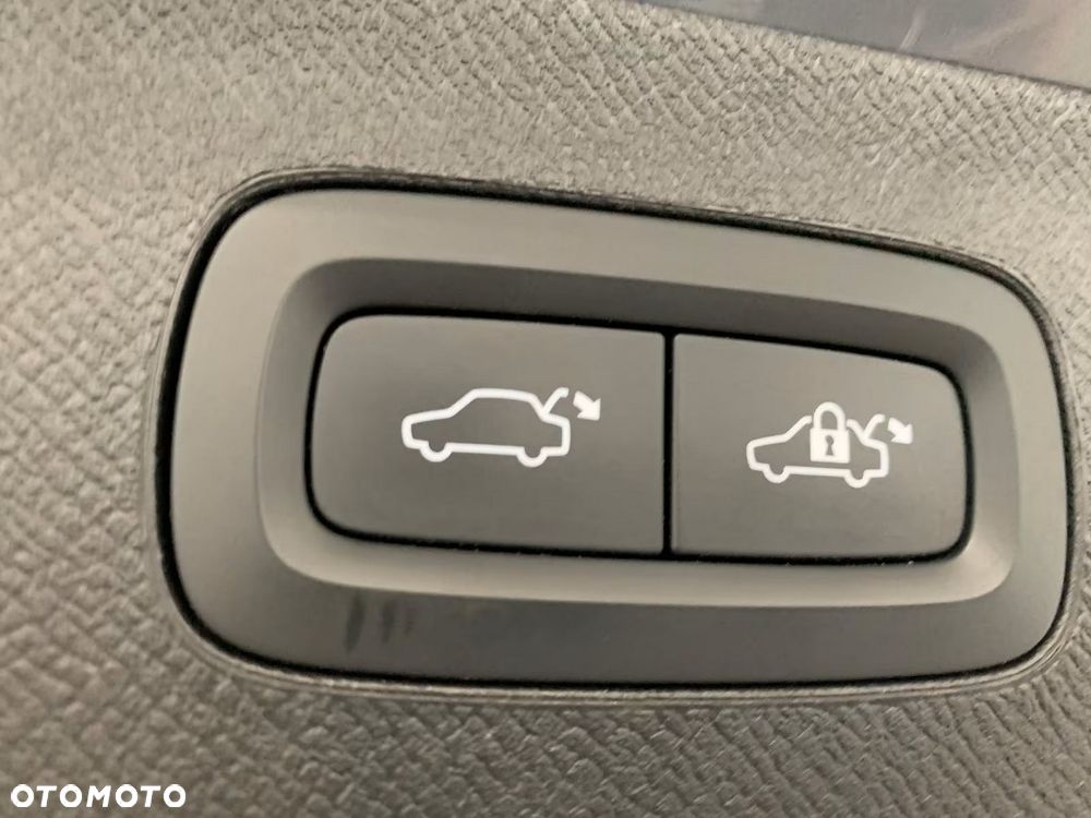 Volvo XC 90 B5 D AWD Plus Dark - 16